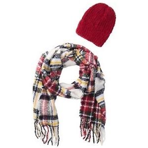 *SOLD* Steve Madden Beanie/Blanket Scarf Set